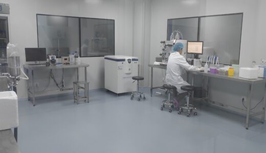 Scientist working in the laboratory